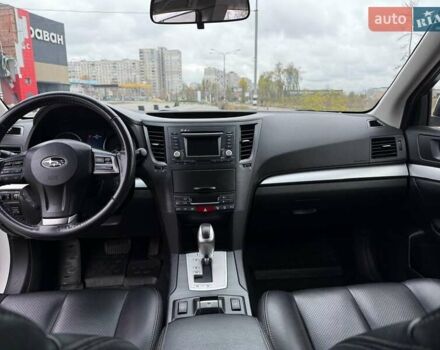 Білий Субару Аутбек, об'ємом двигуна 2.46 л та пробігом 160 тис. км за 12400 $, фото 7 на Automoto.ua