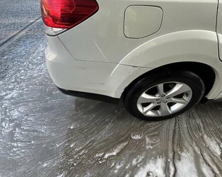 Белый Субару Аутбек, объемом двигателя 2 л и пробегом 255 тыс. км за 9700 $, фото 15 на Automoto.ua