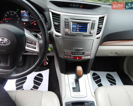 Белый Субару Аутбек, объемом двигателя 2.46 л и пробегом 240 тыс. км за 10890 $, фото 56 на Automoto.ua