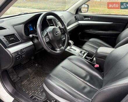 Білий Субару Аутбек, об'ємом двигуна 2.46 л та пробігом 160 тис. км за 12400 $, фото 2 на Automoto.ua