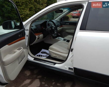 Белый Субару Аутбек, объемом двигателя 2.46 л и пробегом 240 тыс. км за 10890 $, фото 53 на Automoto.ua