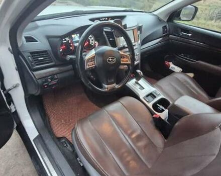 Білий Субару Аутбек, об'ємом двигуна 2.46 л та пробігом 280 тис. км за 11000 $, фото 21 на Automoto.ua