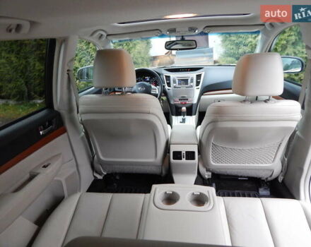 Белый Субару Аутбек, объемом двигателя 2.46 л и пробегом 240 тыс. км за 10890 $, фото 92 на Automoto.ua