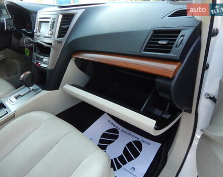 Белый Субару Аутбек, объемом двигателя 2.5 л и пробегом 240 тыс. км за 9990 $, фото 63 на Automoto.ua