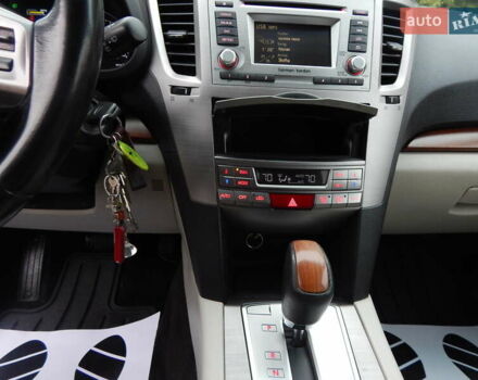 Белый Субару Аутбек, объемом двигателя 2.46 л и пробегом 240 тыс. км за 10890 $, фото 58 на Automoto.ua