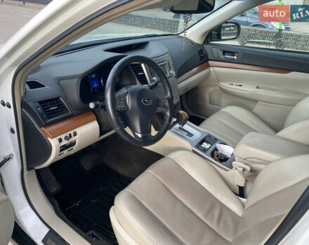 Білий Субару Аутбек, об'ємом двигуна 2.5 л та пробігом 240 тис. км за 8787 $, фото 10 на Automoto.ua