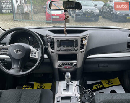 Белый Субару Аутбек, объемом двигателя 2.5 л и пробегом 218 тыс. км за 11000 $, фото 17 на Automoto.ua