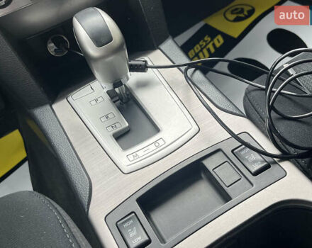 Белый Субару Аутбек, объемом двигателя 2.5 л и пробегом 218 тыс. км за 11000 $, фото 16 на Automoto.ua