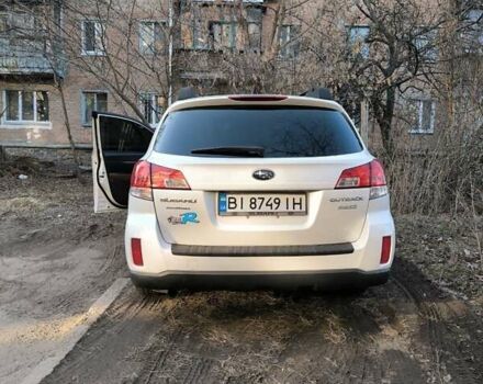 Белый Субару Аутбек, объемом двигателя 2.46 л и пробегом 347 тыс. км за 9200 $, фото 1 на Automoto.ua