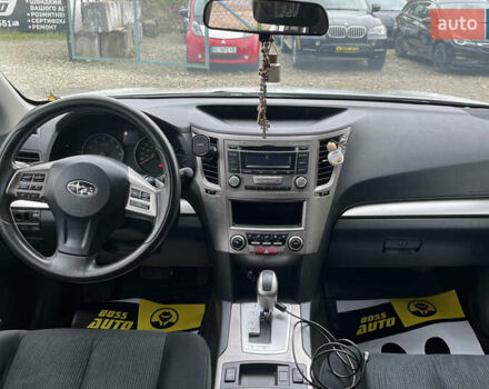 Белый Субару Аутбек, объемом двигателя 2.5 л и пробегом 218 тыс. км за 11000 $, фото 13 на Automoto.ua