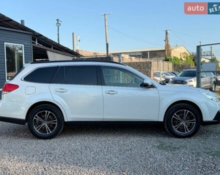 Белый Субару Аутбек, объемом двигателя 2 л и пробегом 307 тыс. км за 9200 $, фото 3 на Automoto.ua
