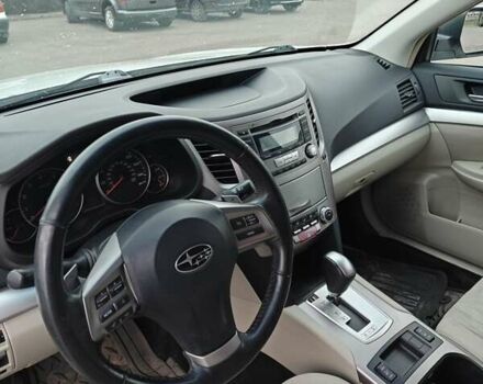 Білий Субару Аутбек, об'ємом двигуна 2.46 л та пробігом 320 тис. км за 7900 $, фото 11 на Automoto.ua
