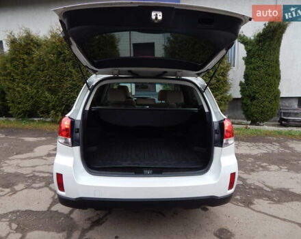 Белый Субару Аутбек, объемом двигателя 2.46 л и пробегом 240 тыс. км за 10890 $, фото 94 на Automoto.ua