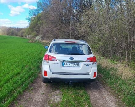 Білий Субару Аутбек, об'ємом двигуна 2 л та пробігом 235 тис. км за 8999 $, фото 4 на Automoto.ua