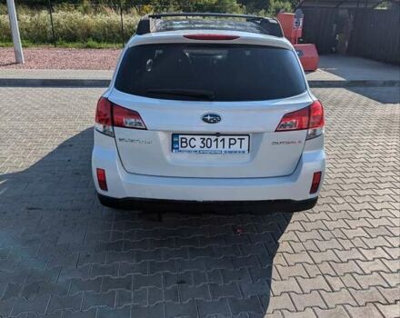 Белый Субару Аутбек, объемом двигателя 2.5 л и пробегом 220 тыс. км за 10000 $, фото 7 на Automoto.ua