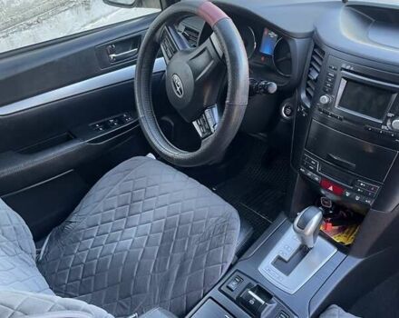 Белый Субару Аутбек, объемом двигателя 2 л и пробегом 305 тыс. км за 10500 $, фото 9 на Automoto.ua