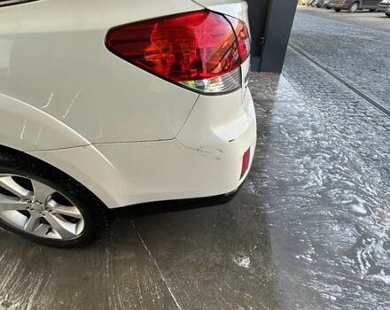 Белый Субару Аутбек, объемом двигателя 2 л и пробегом 255 тыс. км за 9700 $, фото 4 на Automoto.ua