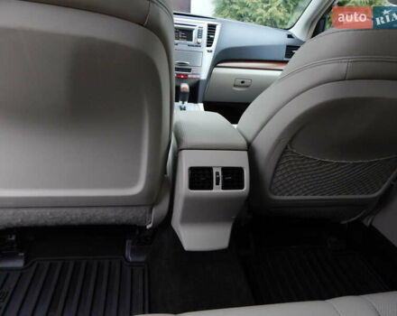 Белый Субару Аутбек, объемом двигателя 2.46 л и пробегом 240 тыс. км за 10890 $, фото 70 на Automoto.ua