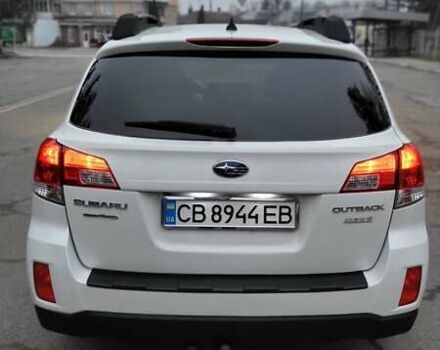 Белый Субару Аутбек, объемом двигателя 2.46 л и пробегом 145 тыс. км за 13500 $, фото 4 на Automoto.ua