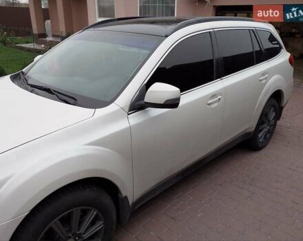 Белый Субару Аутбек, объемом двигателя 2 л и пробегом 243 тыс. км за 9999 $, фото 3 на Automoto.ua