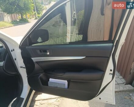 Белый Субару Аутбек, объемом двигателя 2 л и пробегом 100 тыс. км за 12200 $, фото 15 на Automoto.ua