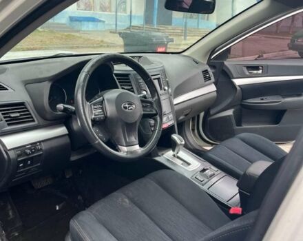 Білий Субару Аутбек, об'ємом двигуна 2 л та пробігом 205 тис. км за 12200 $, фото 6 на Automoto.ua