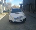 Белый Субару Аутбек, объемом двигателя 2 л и пробегом 230 тыс. км за 10000 $, фото 5 на Automoto.ua