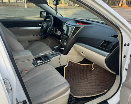 Білий Субару Аутбек, об'ємом двигуна 2.5 л та пробігом 289 тис. км за 11000 $, фото 7 на Automoto.ua