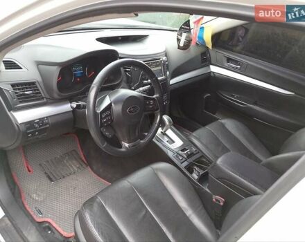 Белый Субару Аутбек, объемом двигателя 2 л и пробегом 243 тыс. км за 10500 $, фото 12 на Automoto.ua