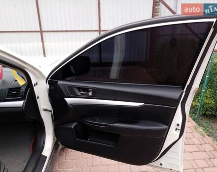 Белый Субару Аутбек, объемом двигателя 2 л и пробегом 243 тыс. км за 9999 $, фото 18 на Automoto.ua