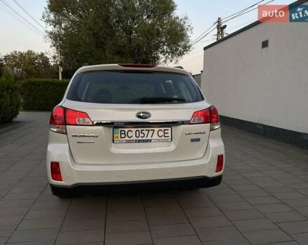 Білий Субару Аутбек, об'ємом двигуна 2 л та пробігом 176 тис. км за 12900 $, фото 10 на Automoto.ua