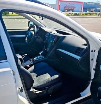 Белый Субару Аутбек, объемом двигателя 2 л и пробегом 147 тыс. км за 13000 $, фото 12 на Automoto.ua