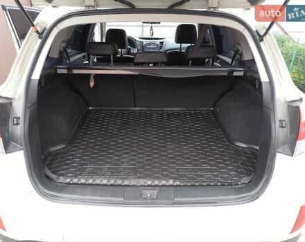 Белый Субару Аутбек, объемом двигателя 2 л и пробегом 243 тыс. км за 9999 $, фото 14 на Automoto.ua