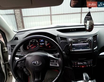 Белый Субару Аутбек, объемом двигателя 2 л и пробегом 243 тыс. км за 10500 $, фото 18 на Automoto.ua