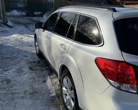 Білий Субару Аутбек, об'ємом двигуна 2 л та пробігом 230 тис. км за 12600 $, фото 4 на Automoto.ua
