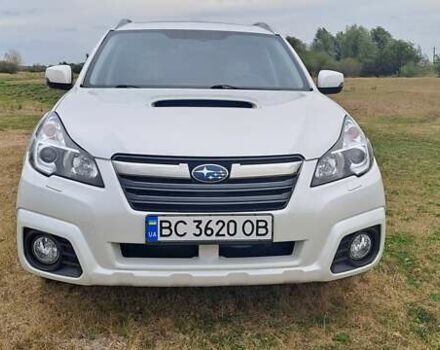 Белый Субару Аутбек, объемом двигателя 2 л и пробегом 228 тыс. км за 10700 $, фото 3 на Automoto.ua