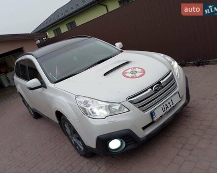 Белый Субару Аутбек, объемом двигателя 2 л и пробегом 243 тыс. км за 9999 $, фото 1 на Automoto.ua
