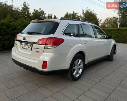Білий Субару Аутбек, об'ємом двигуна 2 л та пробігом 176 тис. км за 12900 $, фото 2 на Automoto.ua