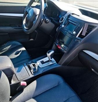 Белый Субару Аутбек, объемом двигателя 2 л и пробегом 147 тыс. км за 13000 $, фото 13 на Automoto.ua