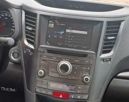 Білий Субару Аутбек, об'ємом двигуна 2 л та пробігом 234 тис. км за 10400 $, фото 16 на Automoto.ua