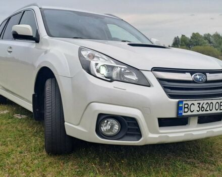 Білий Субару Аутбек, об'ємом двигуна 2 л та пробігом 234 тис. км за 10400 $, фото 7 на Automoto.ua
