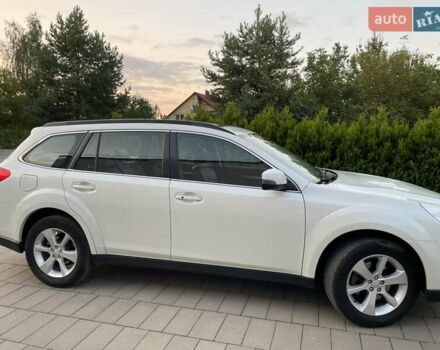 Білий Субару Аутбек, об'ємом двигуна 2 л та пробігом 176 тис. км за 12900 $, фото 8 на Automoto.ua