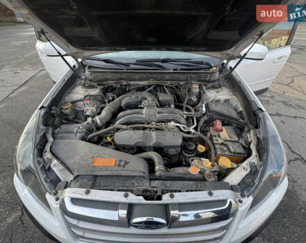 Білий Субару Аутбек, об'ємом двигуна 2.5 л та пробігом 289 тис. км за 11000 $, фото 12 на Automoto.ua