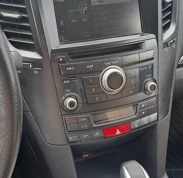 Белый Субару Аутбек, объемом двигателя 2 л и пробегом 228 тыс. км за 10700 $, фото 13 на Automoto.ua