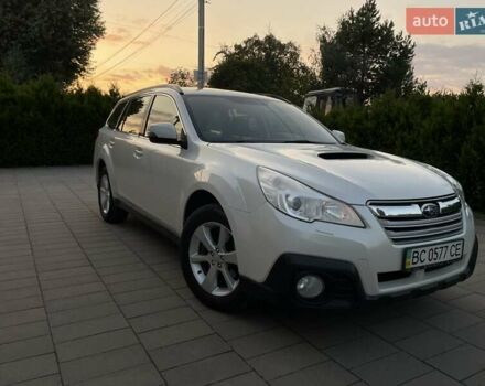Білий Субару Аутбек, об'ємом двигуна 2 л та пробігом 176 тис. км за 12900 $, фото 5 на Automoto.ua