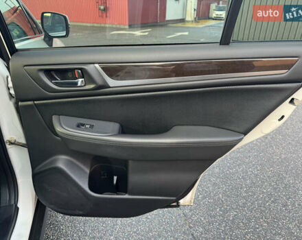 Білий Субару Аутбек, об'ємом двигуна 2.5 л та пробігом 142 тис. км за 16000 $, фото 12 на Automoto.ua