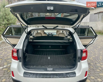 Белый Субару Аутбек, объемом двигателя 2.46 л и пробегом 170 тыс. км за 16500 $, фото 22 на Automoto.ua