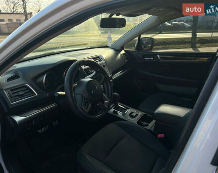 Белый Субару Аутбек, объемом двигателя 2.5 л и пробегом 200 тыс. км за 14600 $, фото 12 на Automoto.ua