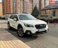 Белый Субару Аутбек, объемом двигателя 2.46 л и пробегом 195 тыс. км за 16800 $, фото 1 на Automoto.ua