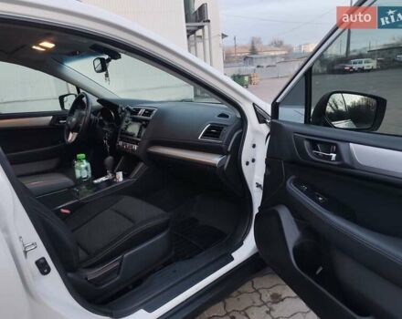 Білий Субару Аутбек, об'ємом двигуна 2.46 л та пробігом 133 тис. км за 14000 $, фото 21 на Automoto.ua